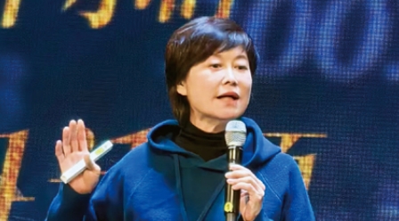 敬一丹到我校授课